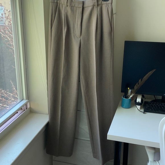 Aritzia Effortless ReSsential Pants - Picture 3 of 7